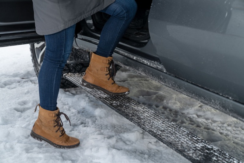 GMC Sierra 1500 Running Boards - AMP Research - PowerStep Plug N Play - Black - `19-`21